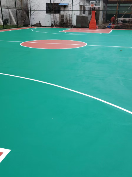 凤庆 球场长期使用易出现地面开裂